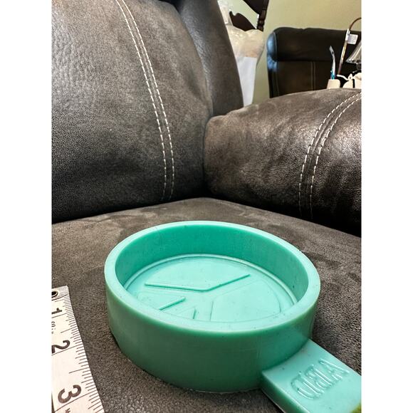 🕊️ 70’s Peace Sign Silicone Mold for Freshies & Resin Crafts – Groovy Vibes - Picture 2 of 4